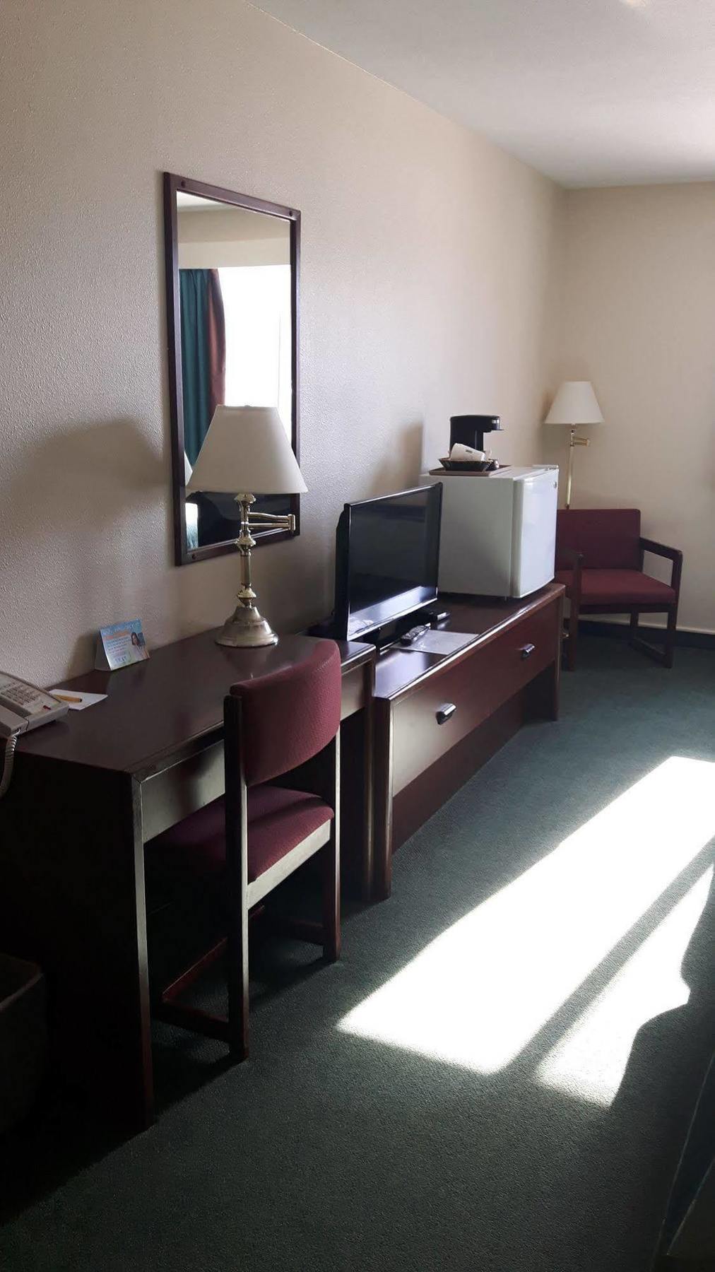 Hotel Super 8 By Wyndham Moose Jaw Sk Exteriér fotografie